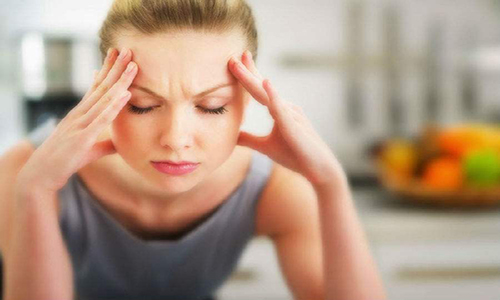 生活中最不要命的11件小事 周末久睡导致偏头痛